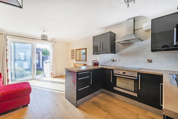 Somerset Close, Walton-on-Thames, Surrey, KT12 photo 4