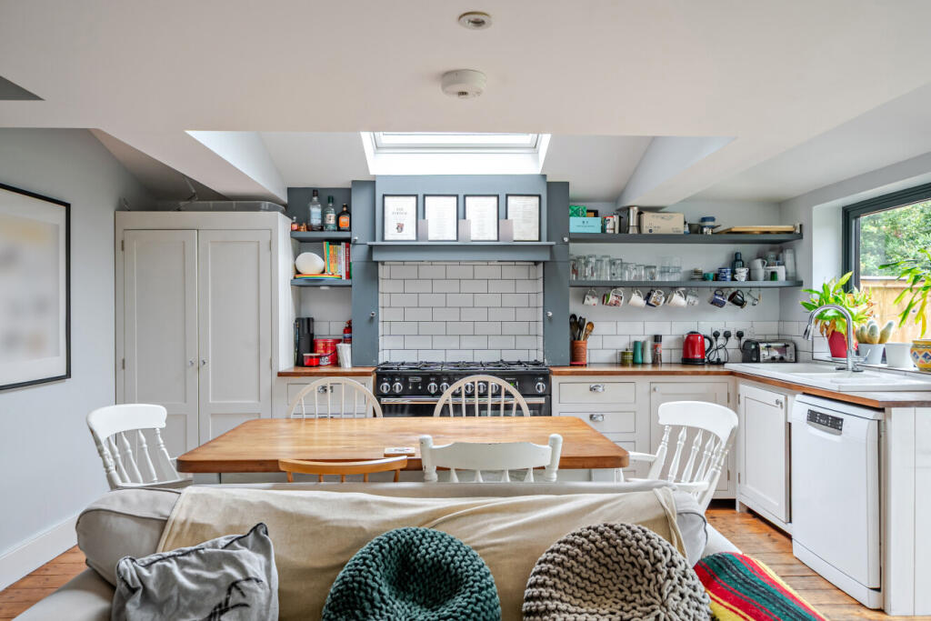Main image of property: Foxbourne Road, Balham, London, SW17