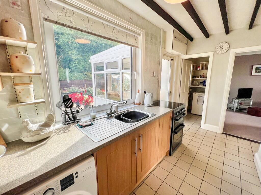 Westbury Road, BA14 photo 3