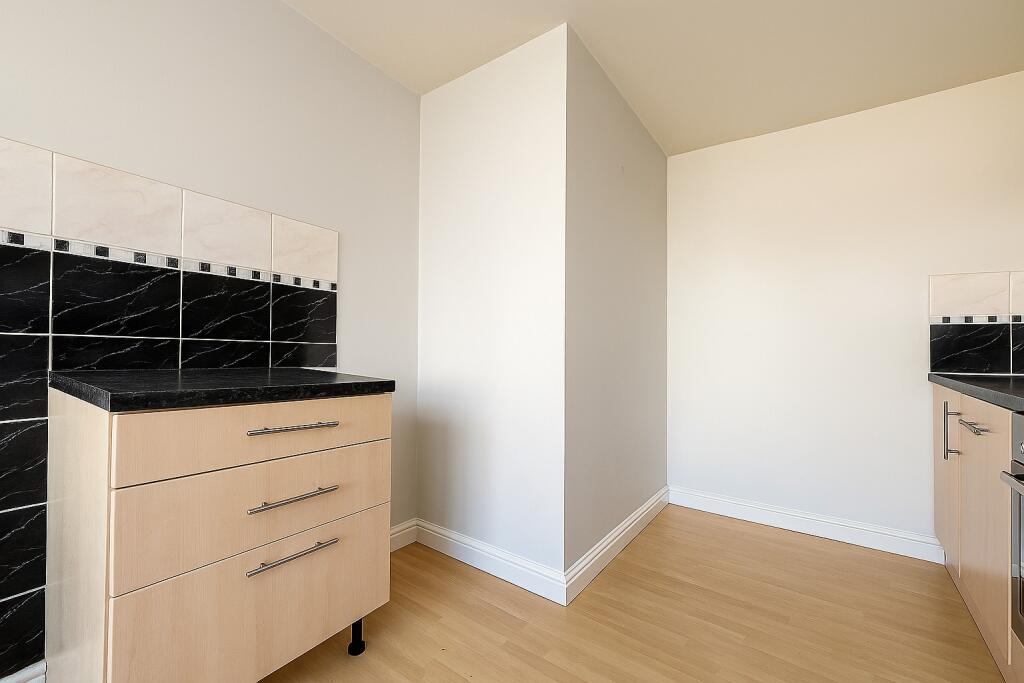 House in Merthyr Tydfil, Cefn-coed-y-cymmer, Trefechan - View 5