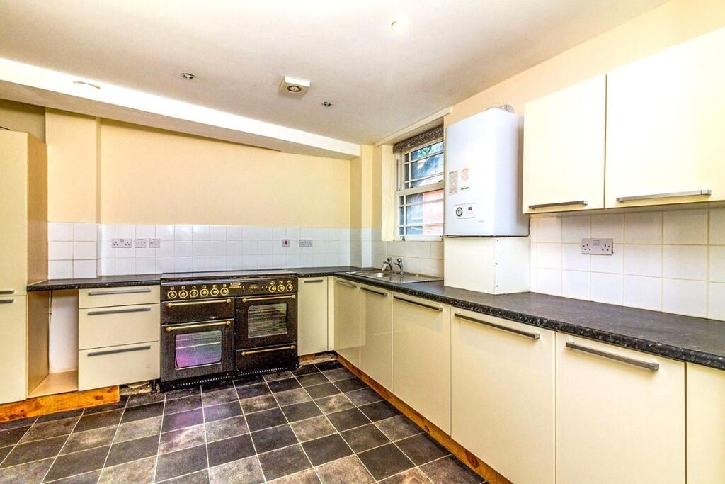 College Street, Rotherham, South Yorkshire, S65 photo 4