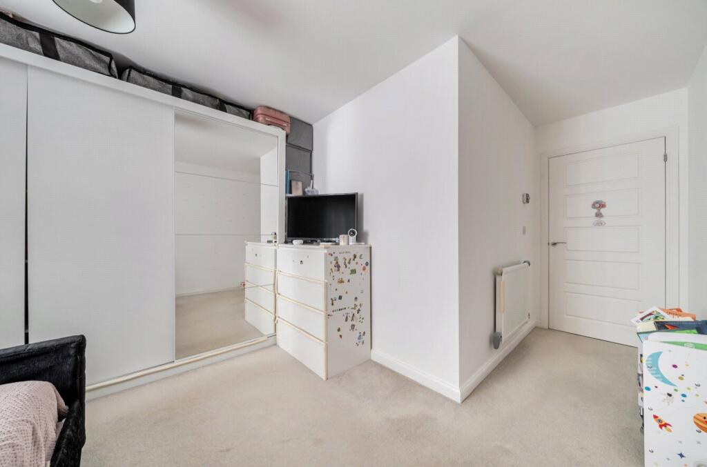 Apartment in Guildford, Surrey - View 5