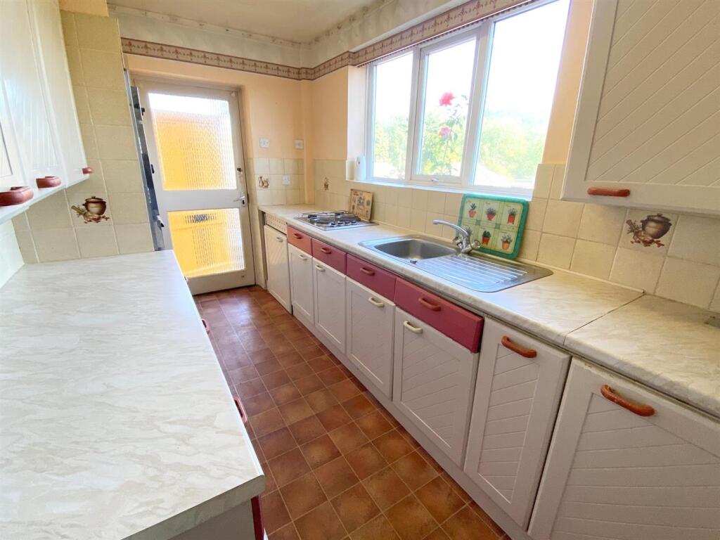 House in Huddersfield - View 3