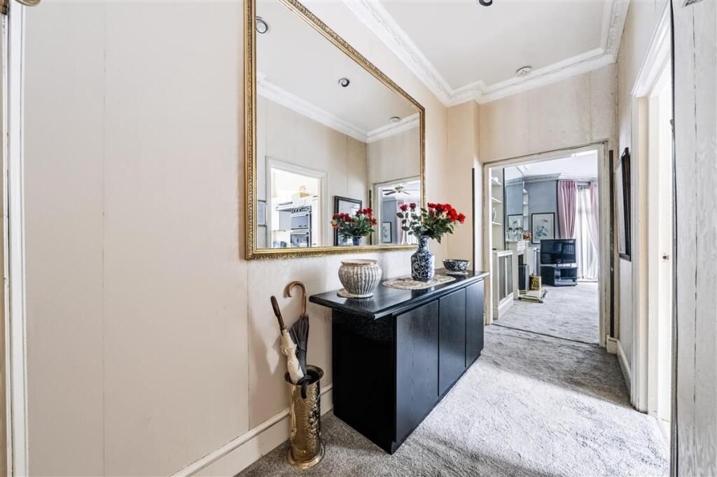 Apartment in London, City of Westminster - View 4