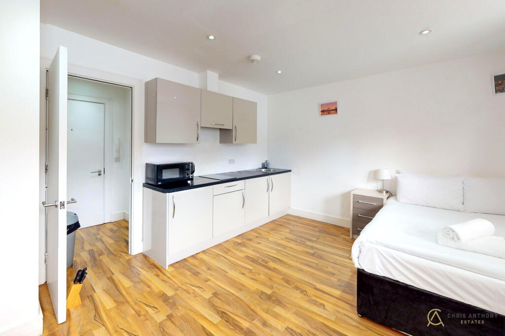 Studio flat for rent