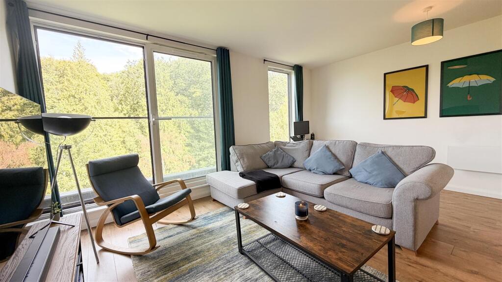 Apartment in Guildford - More