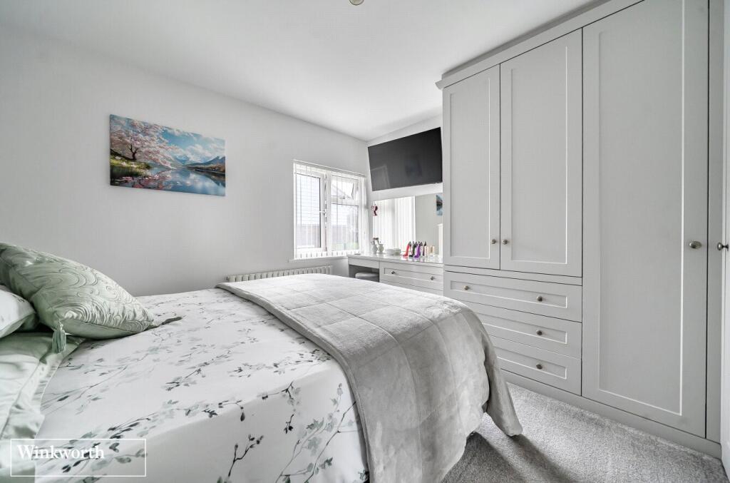 Novello Close, Basingstoke, Hampshire, RG22 - More