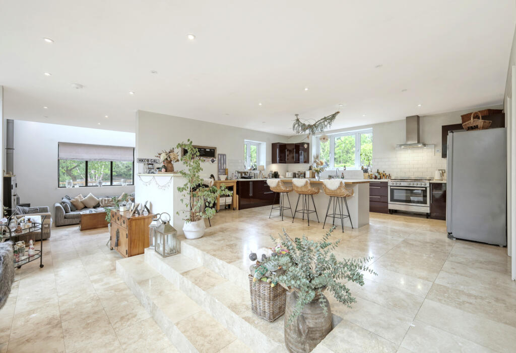 Buckwyns Chase, Billericay, CM12 photo 4