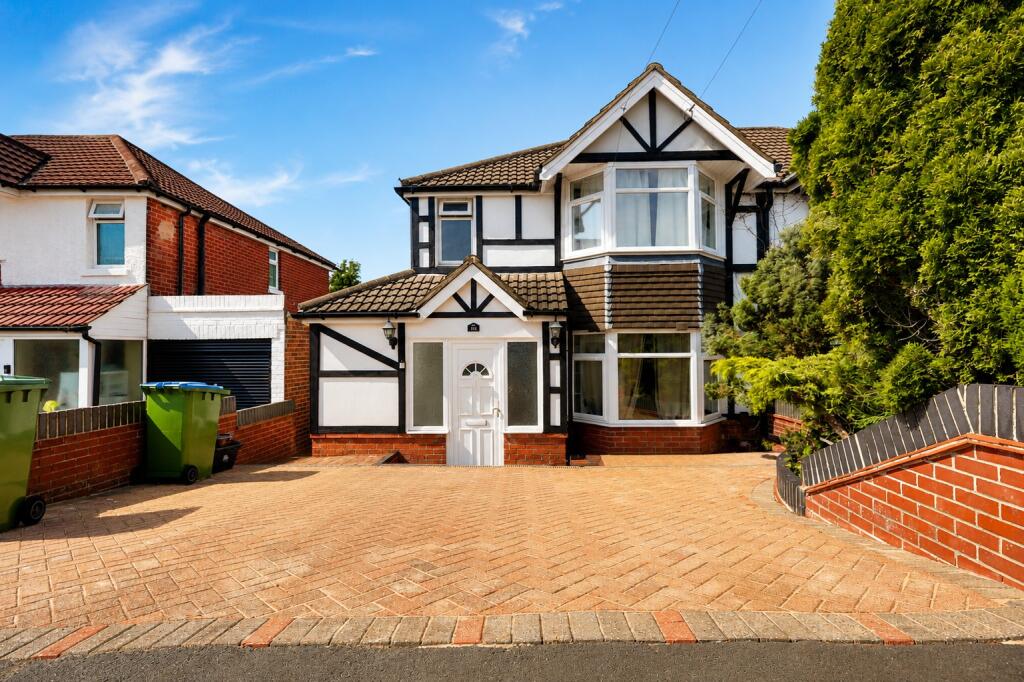 3-bed semi-detached on Southampton, £350,000