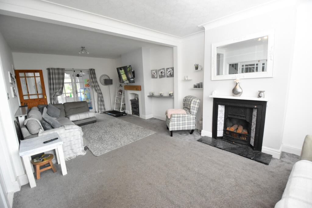 Elm Grove, Urmston, M41 photo 2
