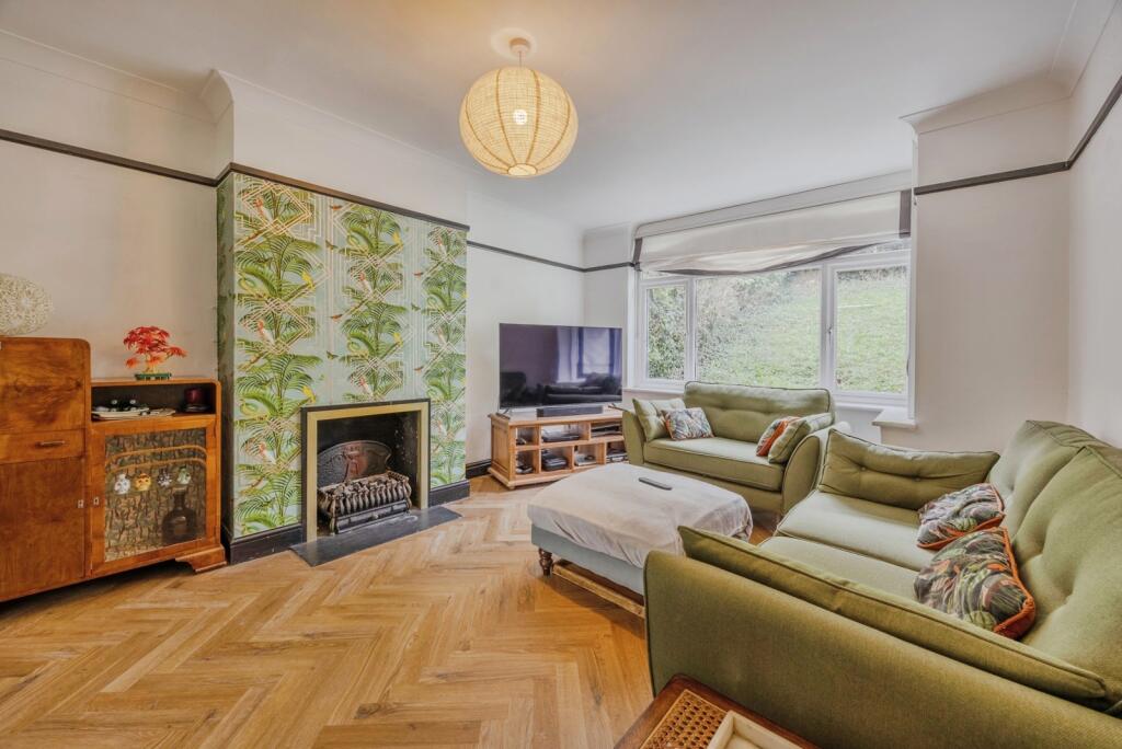 House in Croydon - View 3