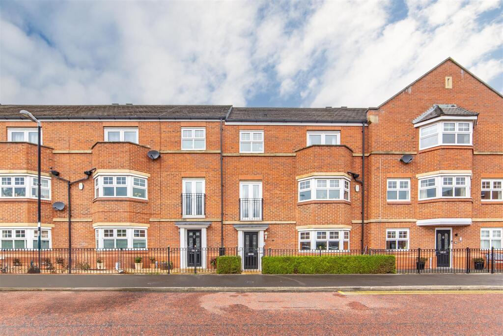 5-bed house on Featherstone Grove, Melbury, NE3, £425,000
