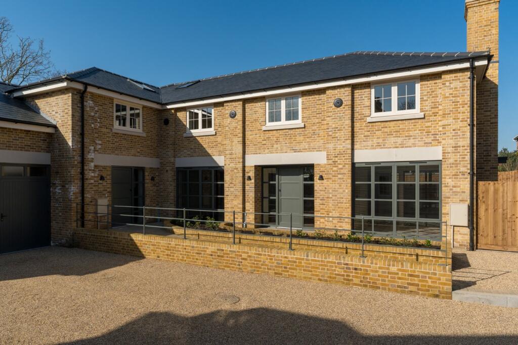 Main image of property: Lexden Road, Lexden, Colchester, Essex, CO3