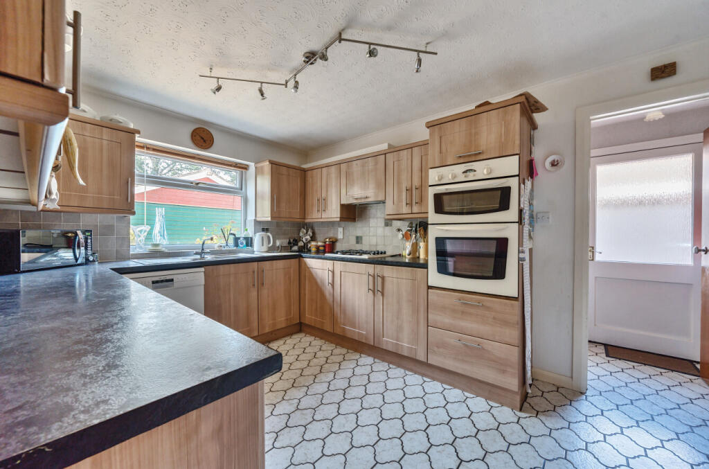 House in Arborfield Green, Finchampstead - View 4