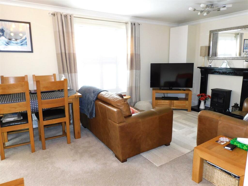 Manor Court, Seaton photo 2