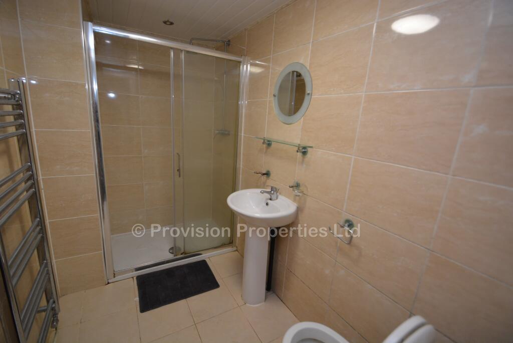 6 bedroom terraced house for rent