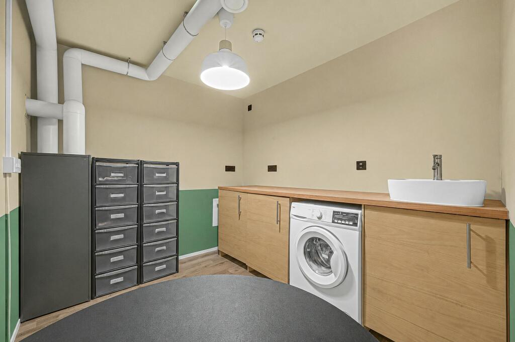 kitchen 1.jpg