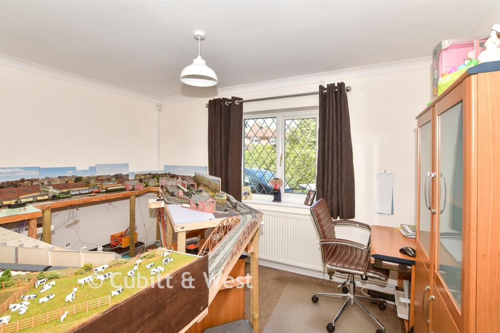 House in East Grinstead, Ashurst Wood - More
