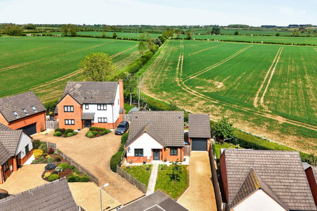 2-bed detached on Pheasant Drive, Walgrave, NN6, £375,000