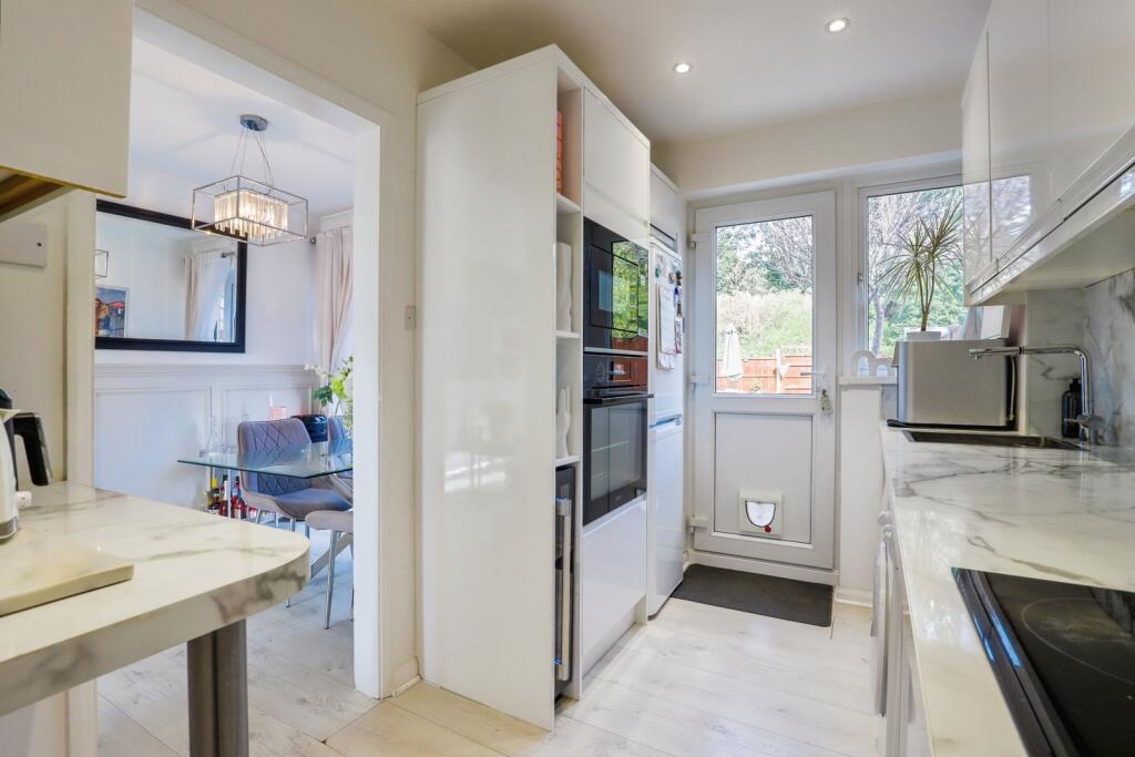 House in Swale, Grove Park, Bobbing - View 5