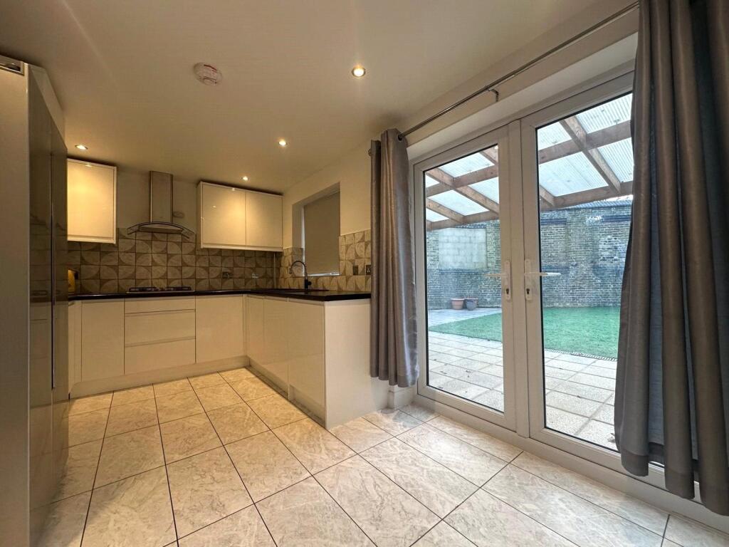 Philimore Close, Plumstead, SE18 photo 4