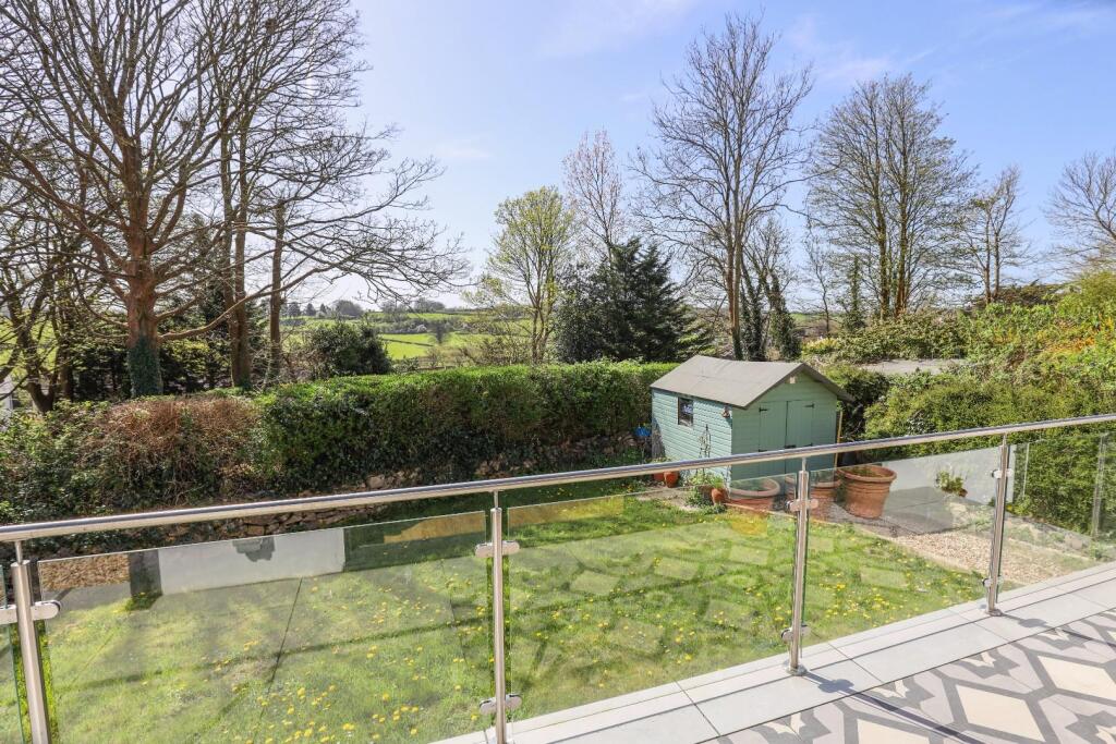 House in Cowbridge, Llanblethian - View 4