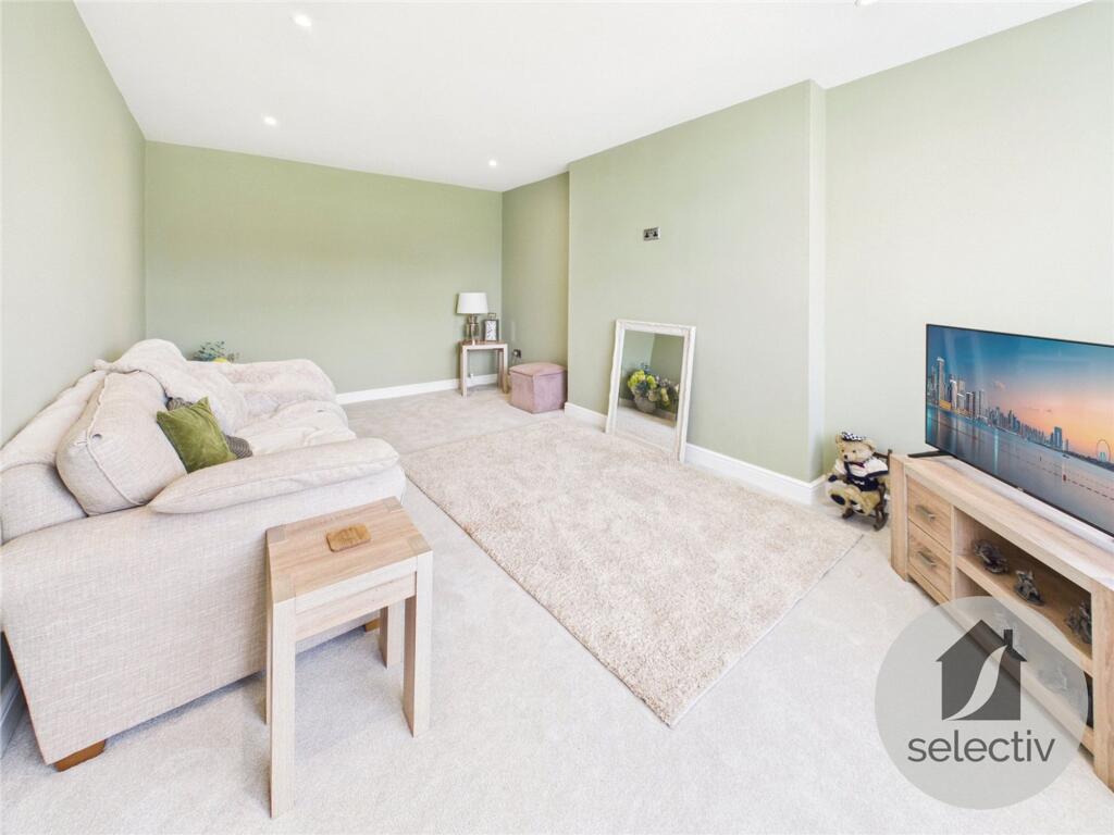 Rothesay Drive, Redcar, TS10 photo 5