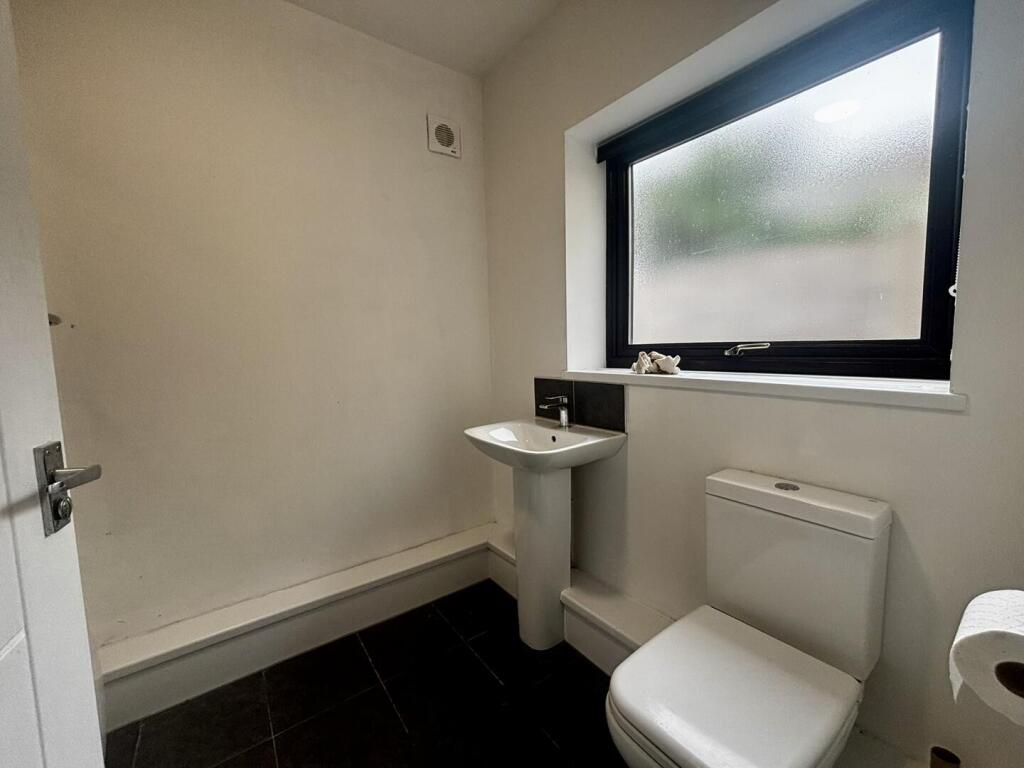 House in Nuneaton and Bedworth, Warwickshire - More