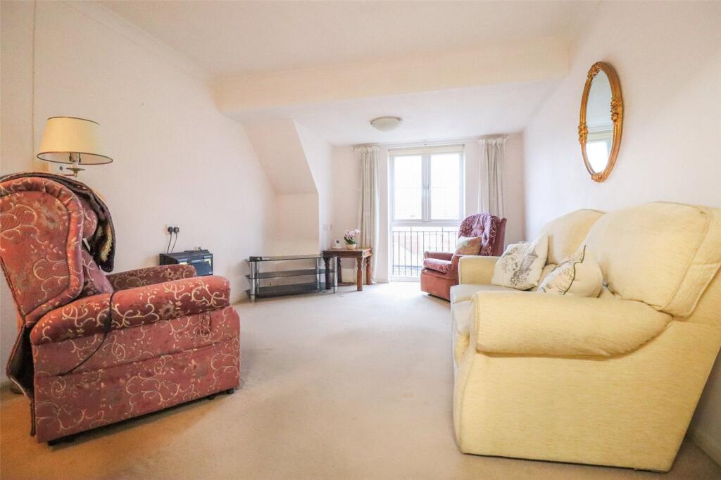 Pinewood Court, Fleet, Hampshire, GU51 photo 3