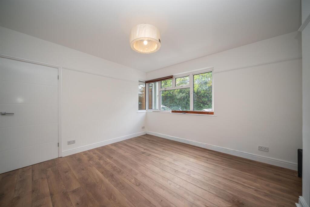 House in Watford, Hertfordshire - More