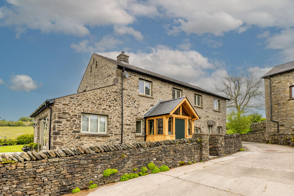 Main image of property: Barn Court Cottage, Grayrigg, LA8 9BY