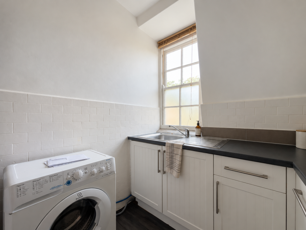Apartment in London, Cleverly estate, Shepherd's Bush - More