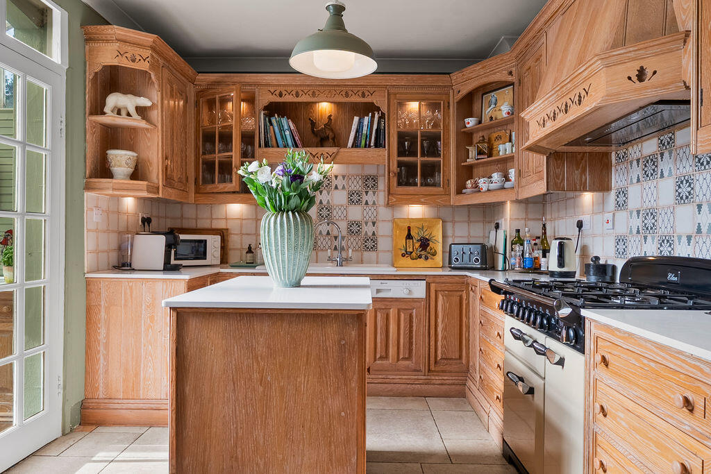 Apartment in Kingston upon Thames - View 5