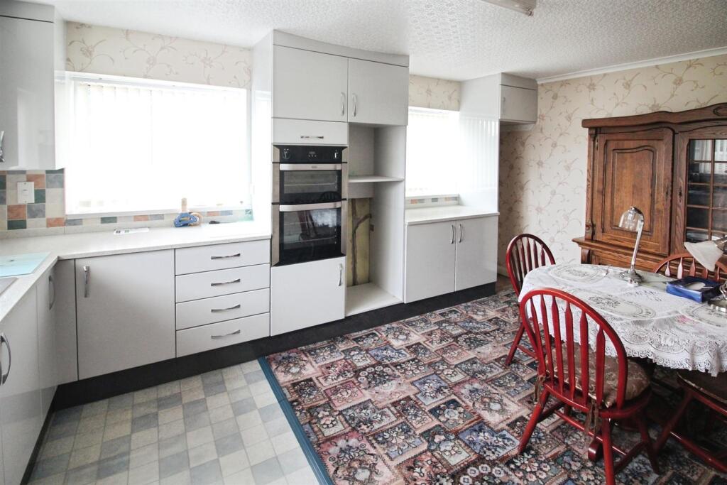 House in Wakefield - View 3
