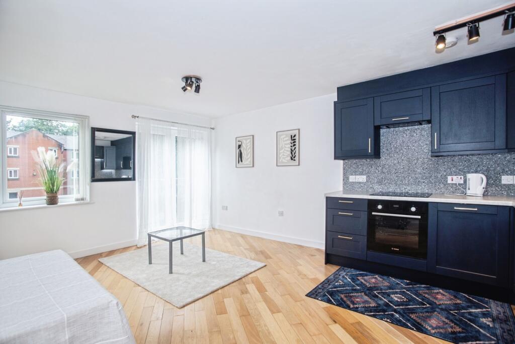 Apartment in Salford, Blackfriars, Lower Broughton - View 4