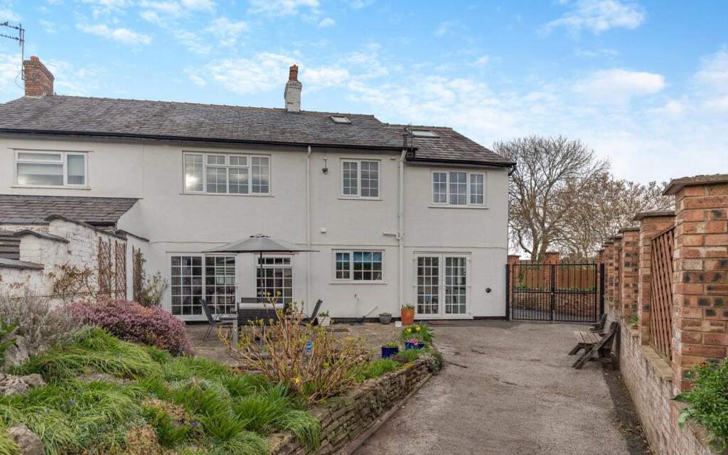 House in Stockport - View 4