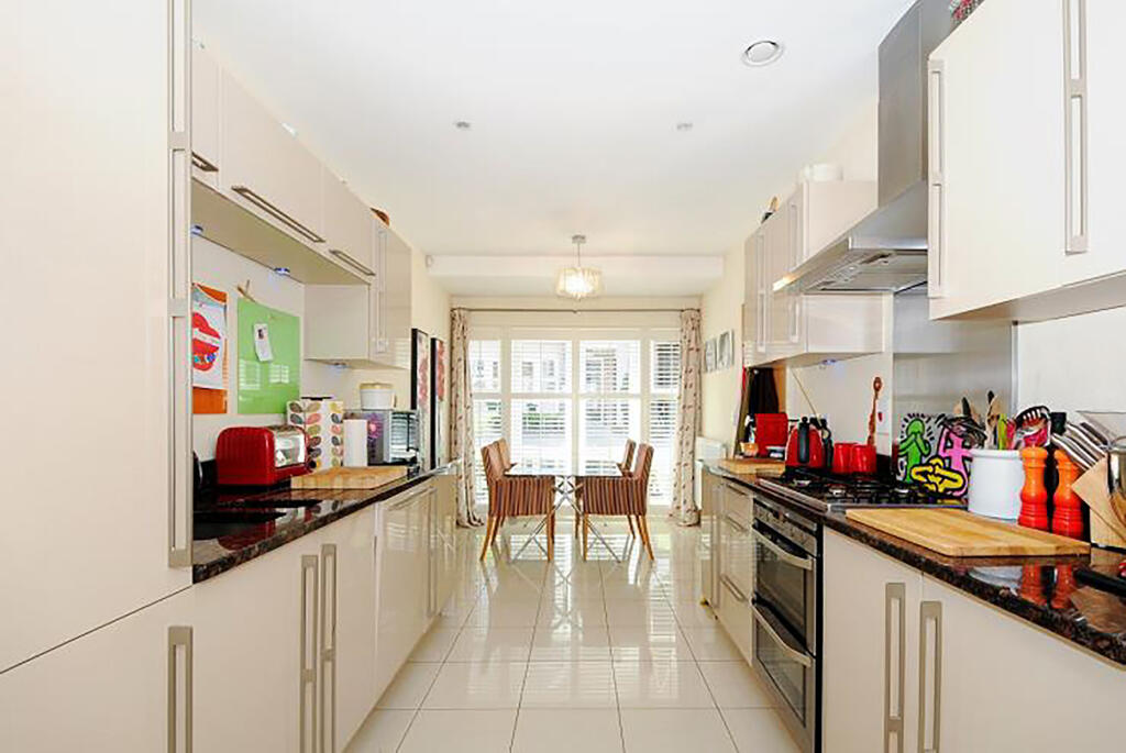 House in Guildford - View 4