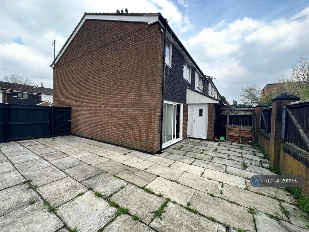 3 bedroom end of terrace house for rent