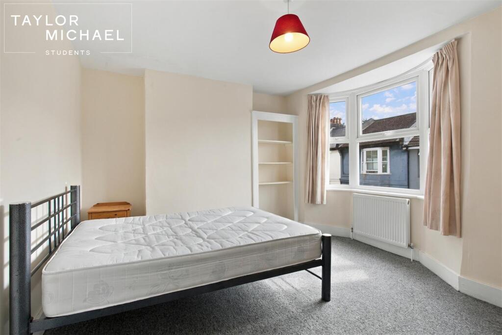 6 bedroom terraced house for rent