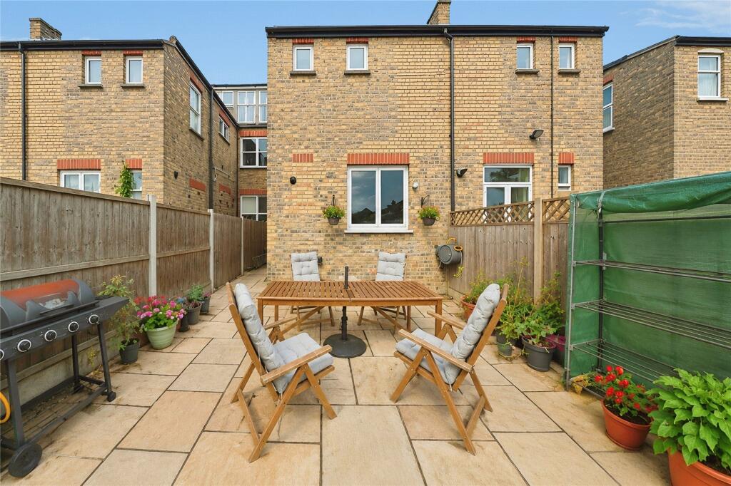House in London, Canning Town - View 5