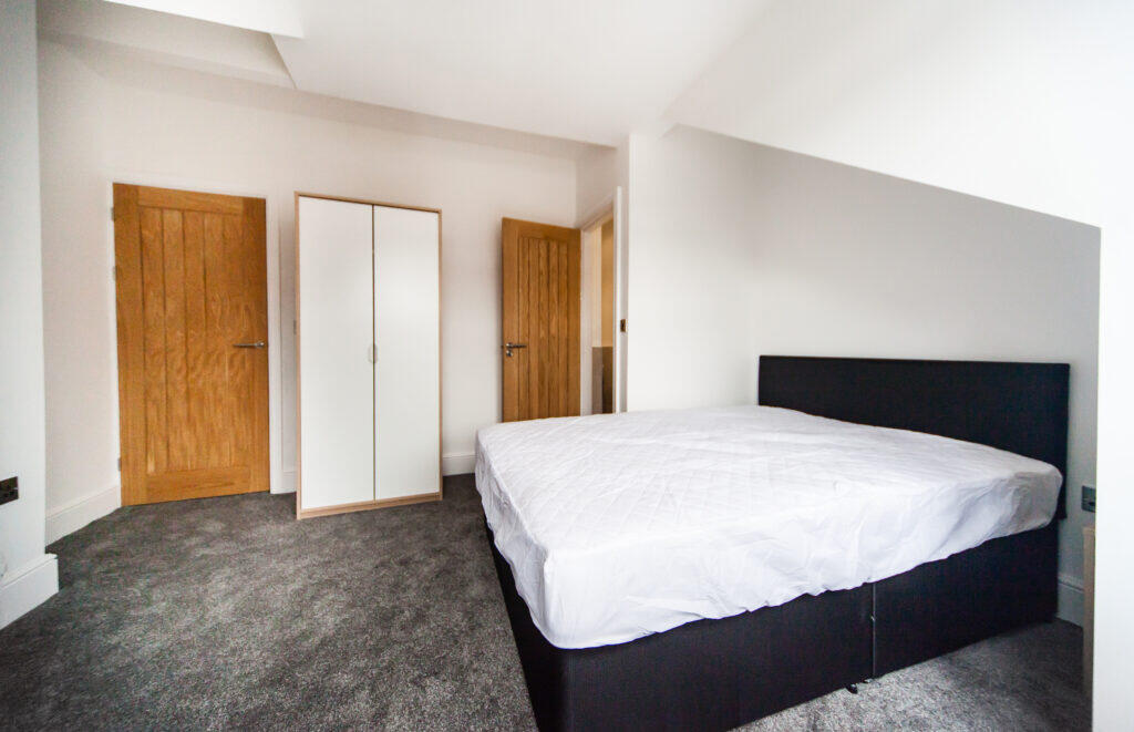 6 bedroom terraced house for rent