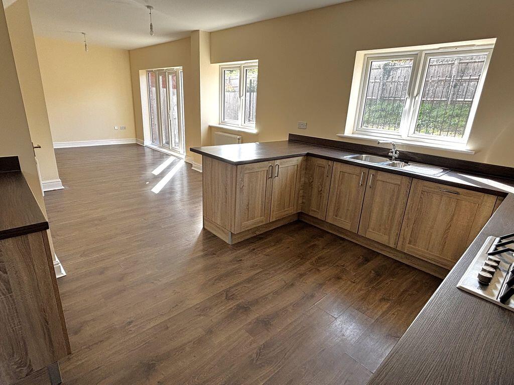 House in Newport, Llanelly - View 4
