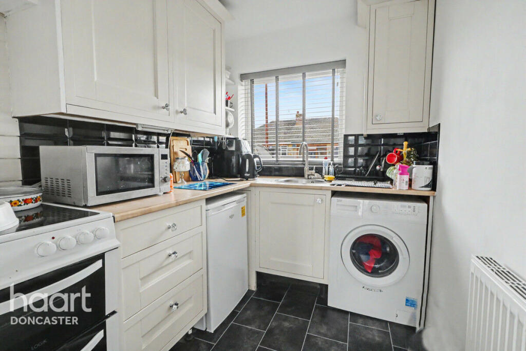 House in Doncaster, Newton, Sprotbrough and Cusworth - View 3