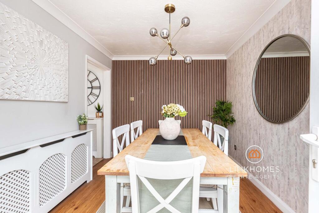 Clayford Close, Poole, BH17 photo 4