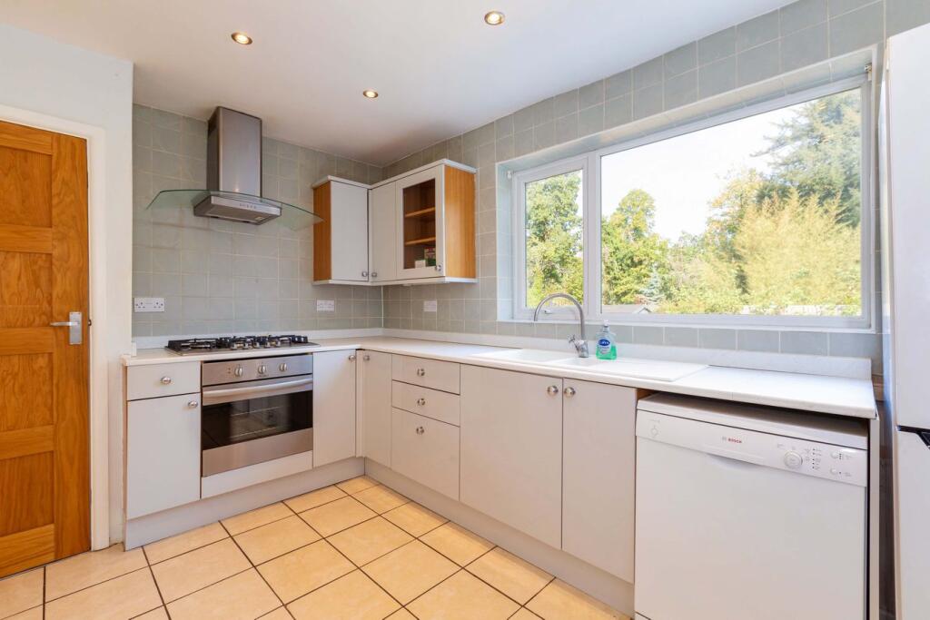 House in Slough, Windsor and Maidenhead - View 2