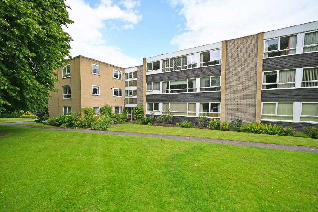 2-bed flat on Grosvenor Court, Lime Tree Avenue, Wightwick,  Wolverhampton, West Midlands, WV6, £190,000