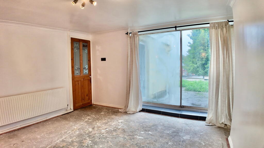 House in Newport - View 4