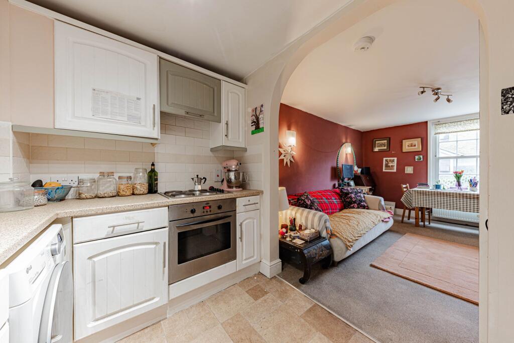 Apartment in Faversham, Preston - View 3