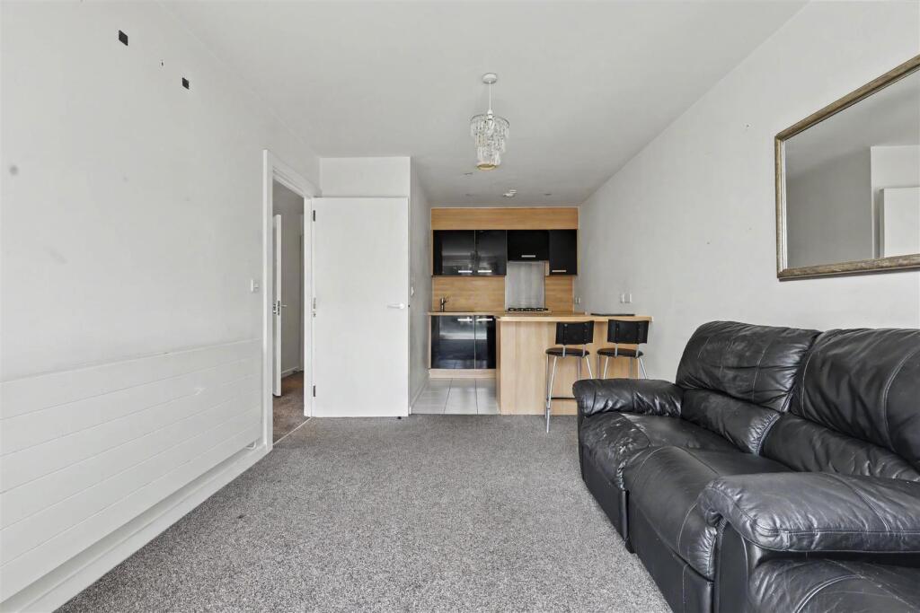 Apartment in Enfield - View 5