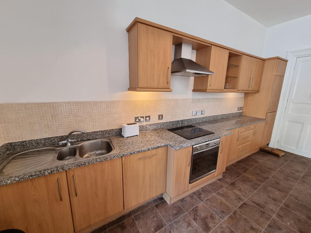 Apartment in Warwick, Royal Leamington Spa - View 2